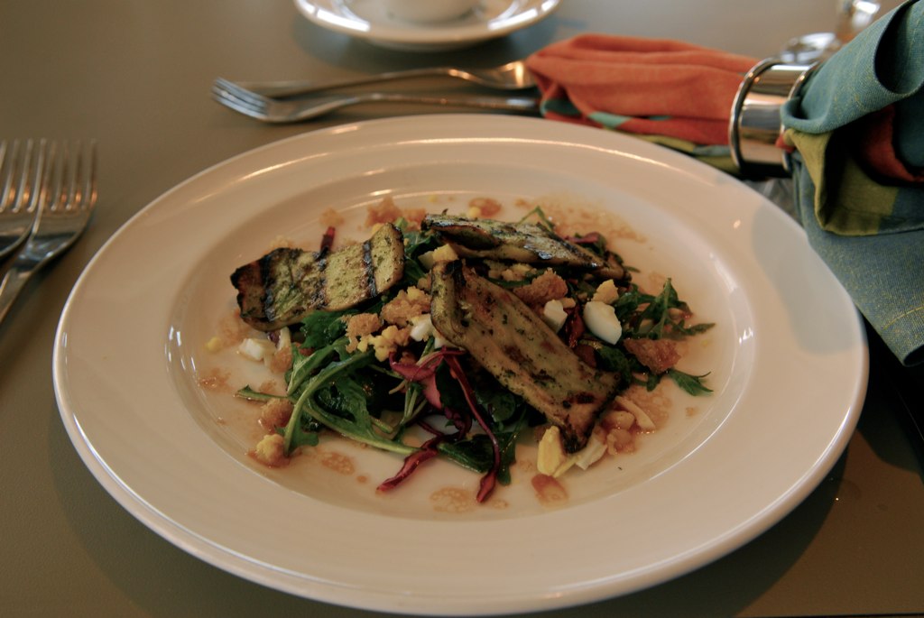 Rundles Cooking School Recipe: Arugula, Spinach Salad with Grilled King Oyster Mushrooms